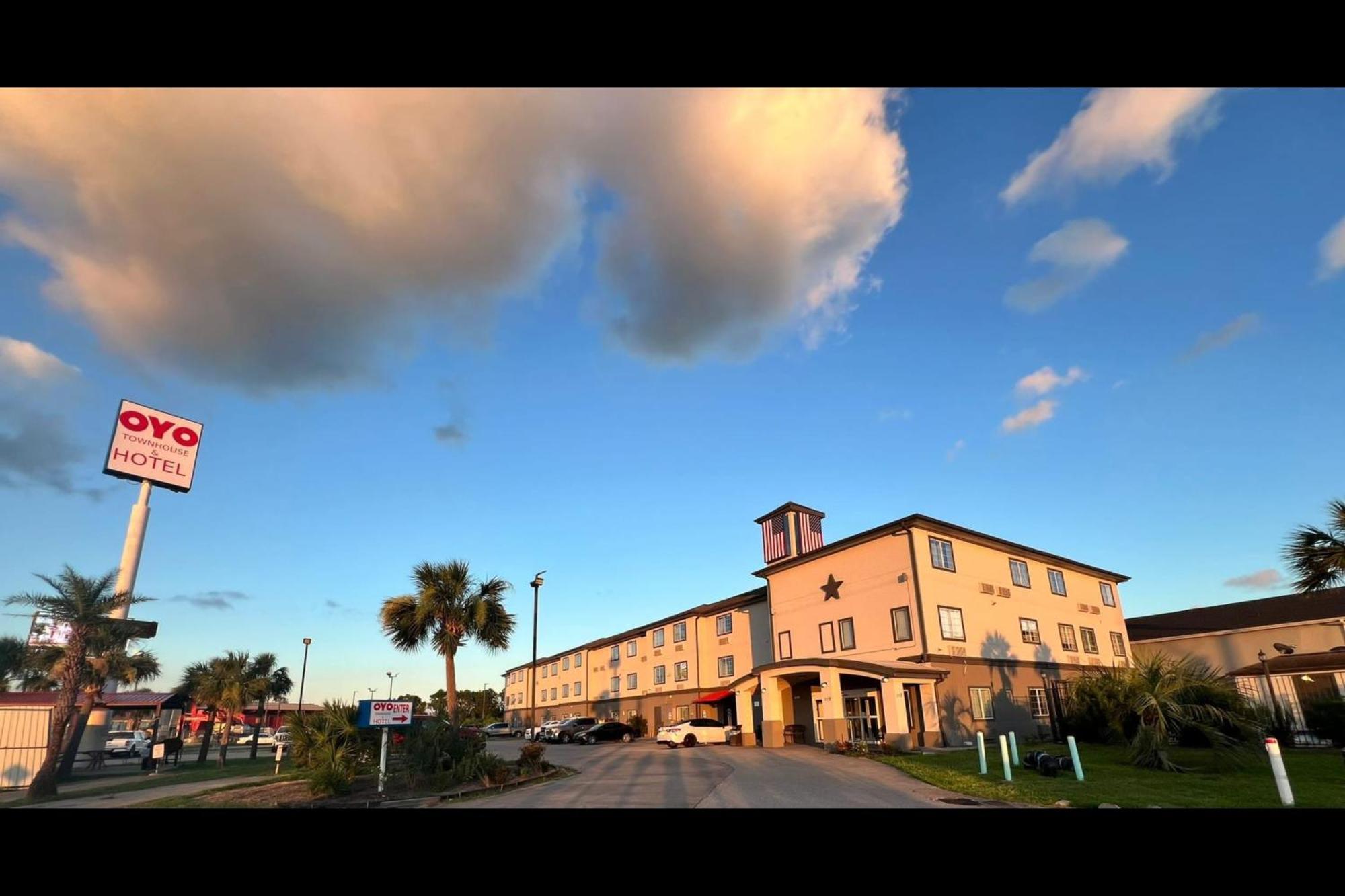 Oyo Townhouse Sulphur,La Extended Stay Eksteriør billede