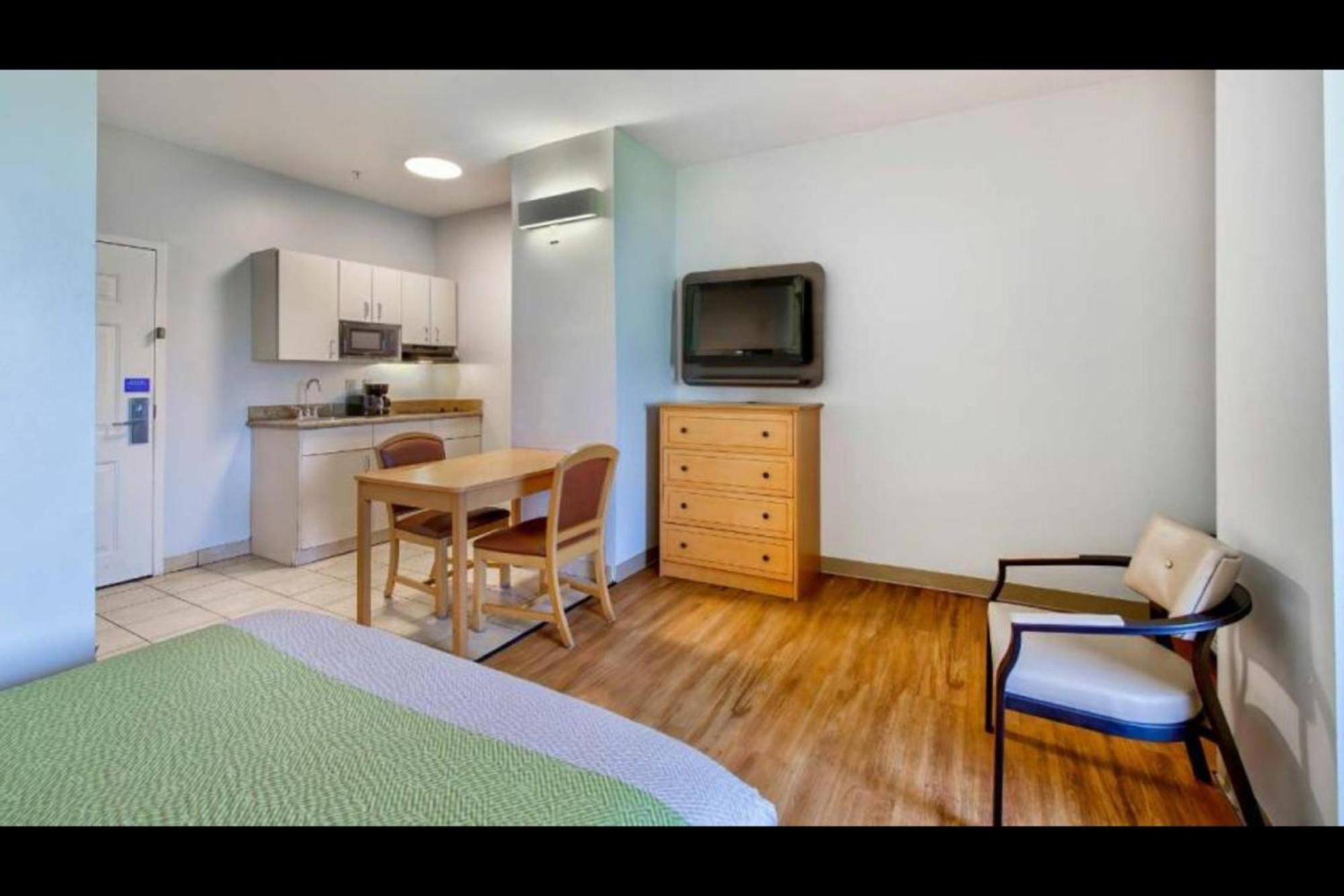 Oyo Townhouse Sulphur,La Extended Stay Eksteriør billede